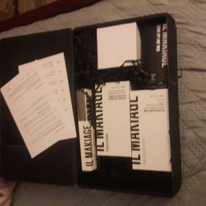 Il makiage kit. Has power cream, power serum boost, power rewind, liquid eyeline